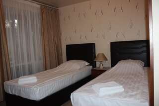 Гостиница  Каштан Волгоград Стандартный двухместный номер с 2 отдельными кроватями-3